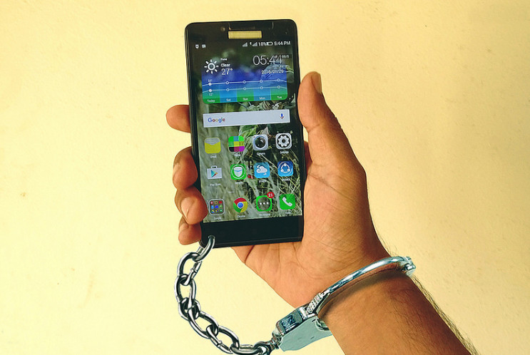 Adam Alter / Addictive Devices
